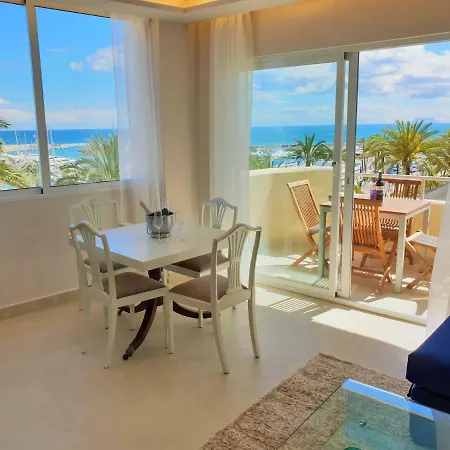 Apartment Fantastic In Front Of The Sea & Marina