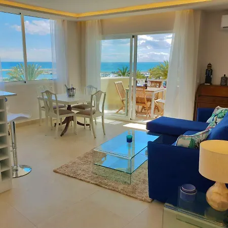 Fantastic In Front Of The Sea & Marina Apartment